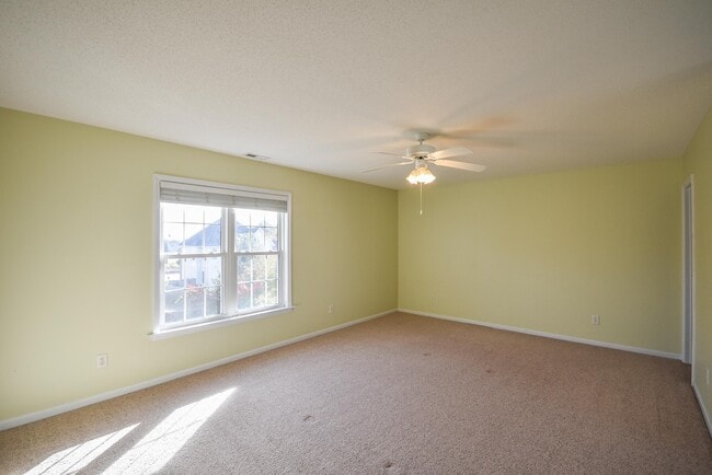 Building Photo - 144 Vail Ct