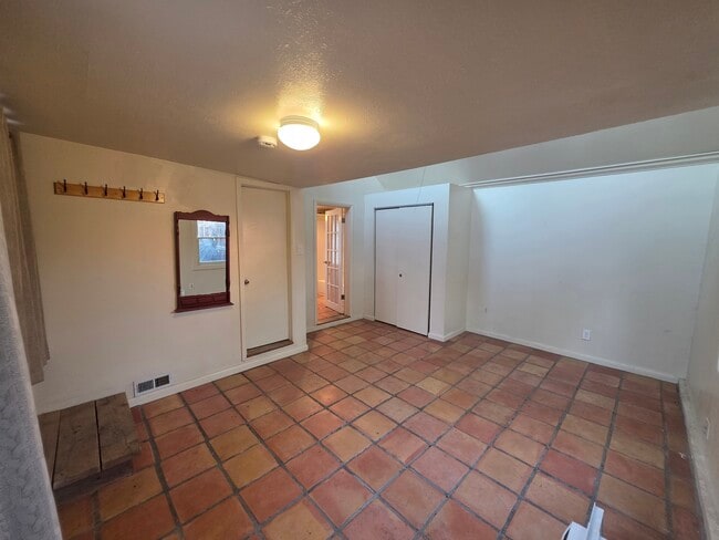 Building Photo - 1440 Hall Ave