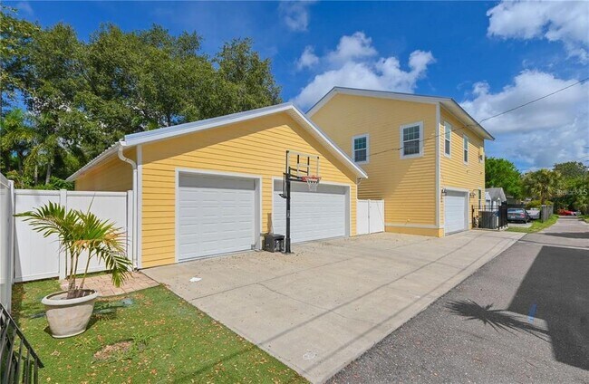 Building Photo - 3035 Granville Ct N
