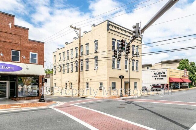 Building Photo - 20 W Wolfe St