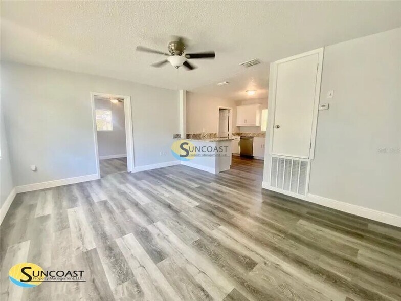 Building Photo - 1419 NE 25th Pl