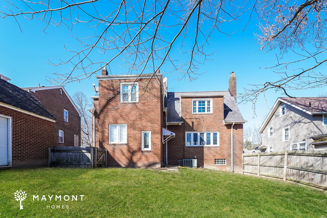 Building Photo - Brick Home