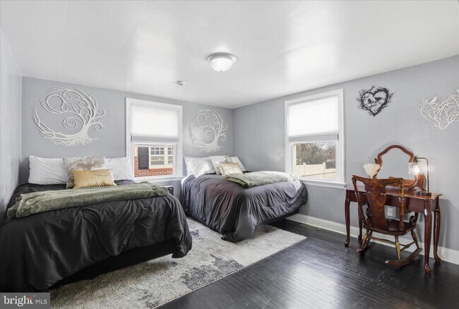 Building Photo - 1058 St Joseph St