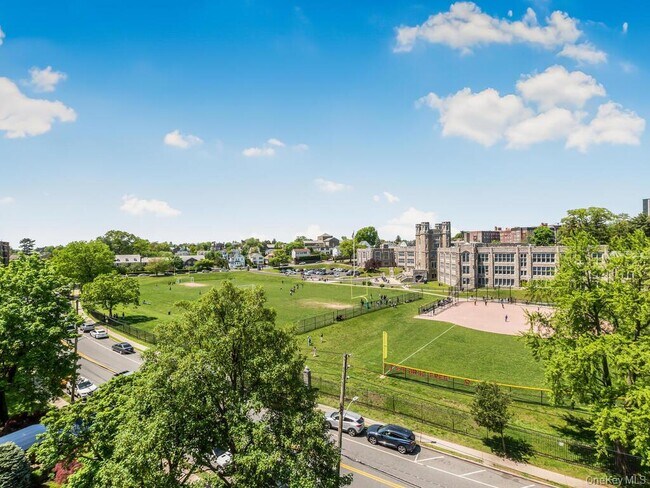 Building Photo - 210 Pelham Rd