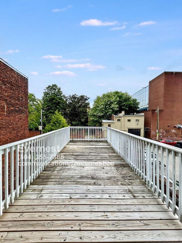 Building Photo - 11 E Grace St