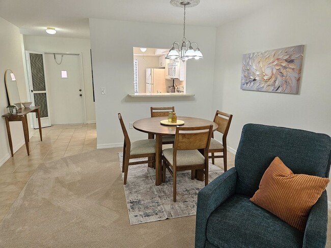 Building Photo - Seasonal Short-Term 2 Bedroom 2 Bathroom 2nd Floor Condo in Estancias of Capri Isles!