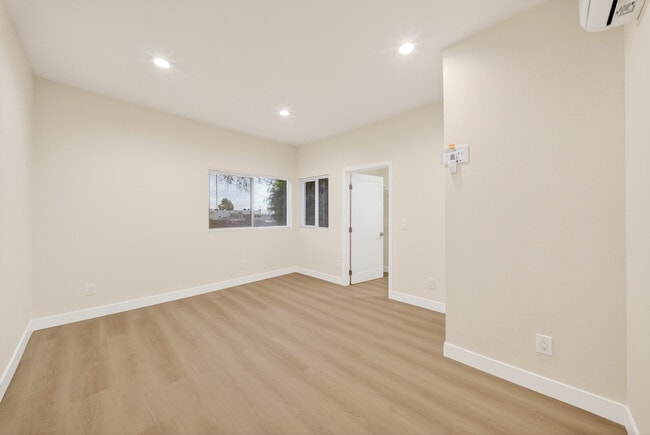 Building Photo - 3441 Drew St