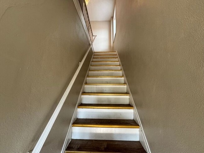 Building Photo - Freshly Rehabbed Upper Unit