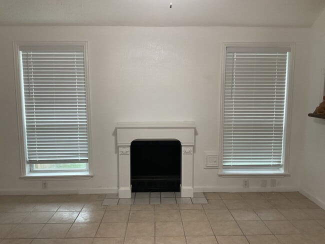 Building Photo - 15642 Scenic Haven Dr