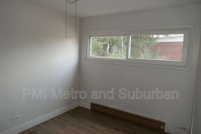 Building Photo - 748 E 5th Ct