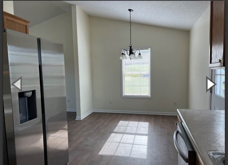 Building Photo - 120 Meadowlark