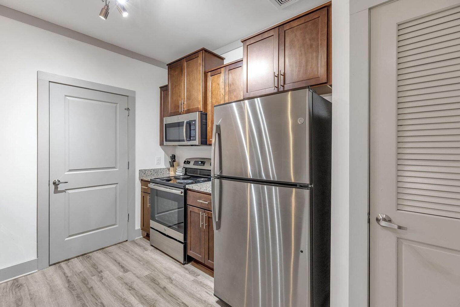 Building Photo - 11614 Vista Terrace Way-SI FL3-ID1612952P