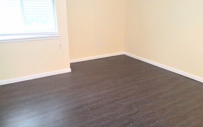 Building Photo - Stunning all remodeled 2/1.5 condo with Am...
