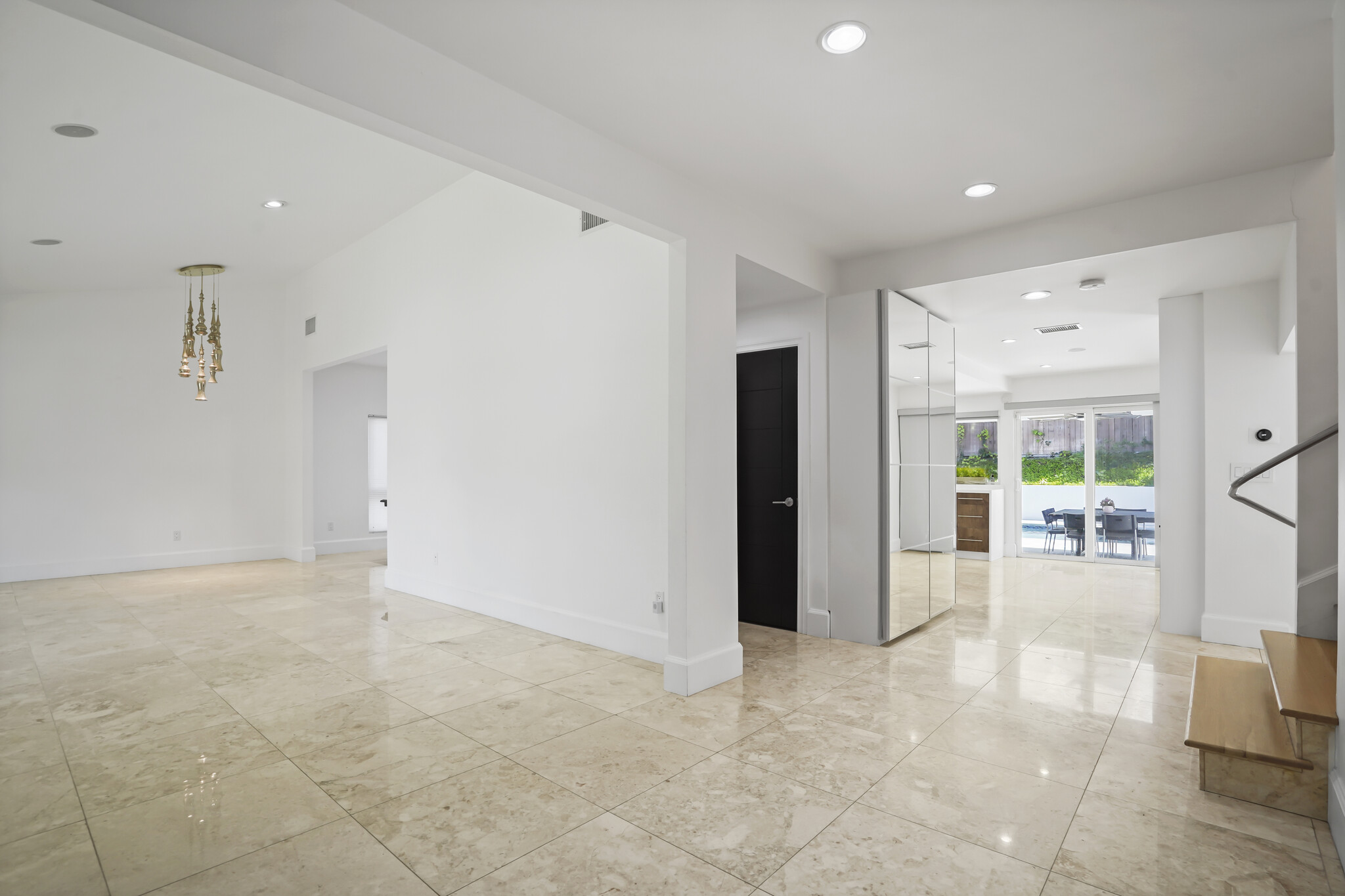 Building Photo - 16544 Park Lane Dr
