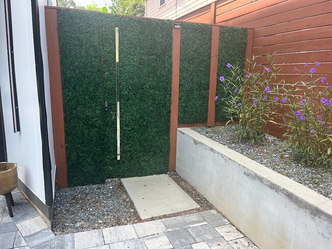 Building Photo - 1Bd/1Ba in the HEART of Midtown! FULLY FURNISHED! Perfect for travelling Nurses or Students!