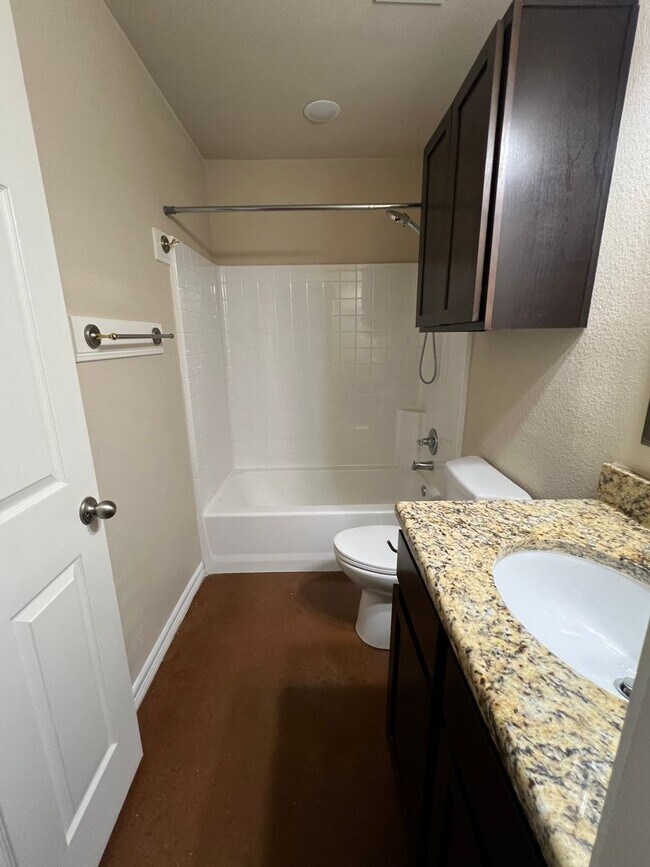 Building Photo - McGregor duplex