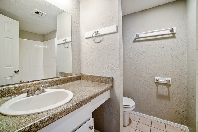 Building Photo - MacArthur Apartments
