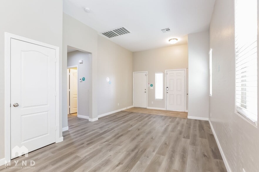 Building Photo - 699 Bridgeford Ct