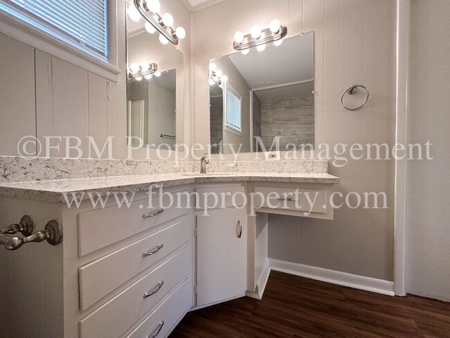 Building Photo - 1608 Hill Ln