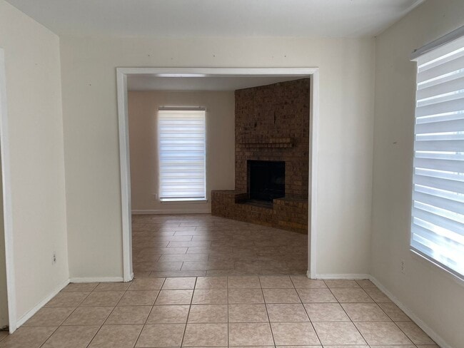Building Photo - ***$500 off First Full Months rent with mo...