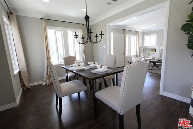 Building Photo - 3807 W 59th Pl