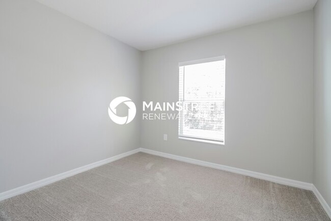 Building Photo - 127 Tulip Ln