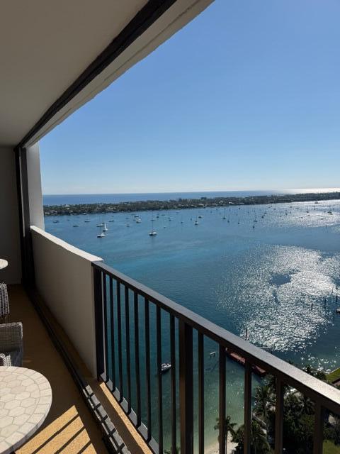 Building Photo - 5600 N Flagler Dr