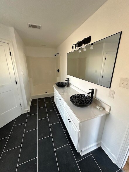 Building Photo - 15315 Birch Dr