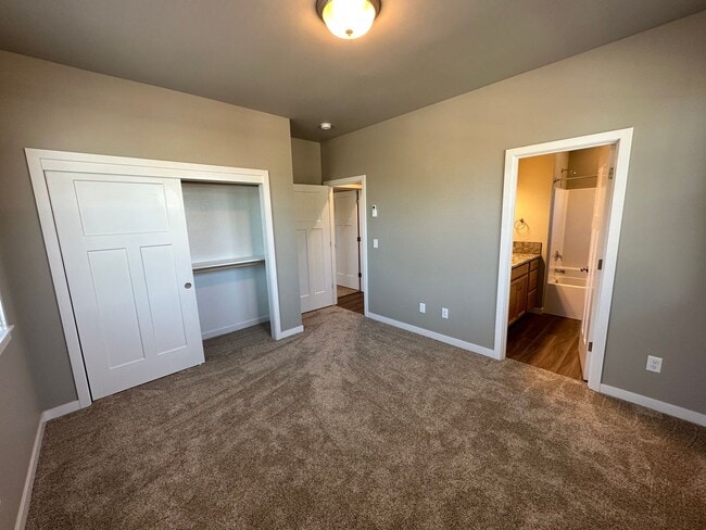 Building Photo - NEW 4 Bedroom / 4.5 Bath Townhome. A/C in every bedroom