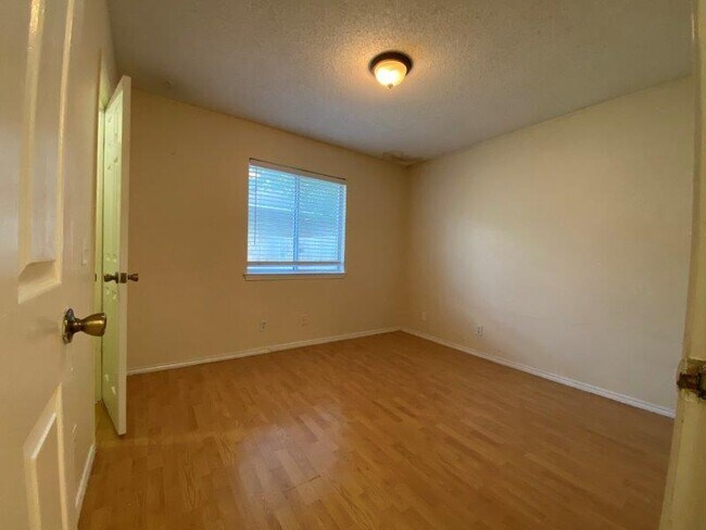 Building Photo - 1903 Balsam Way