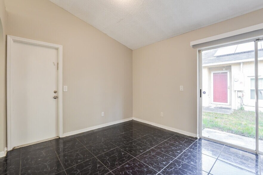 Building Photo - 5529 New Cambridge Rd