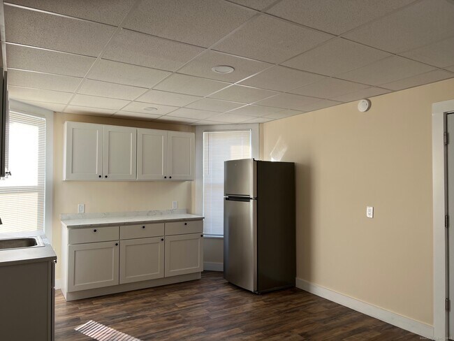 Building Photo - 77 Windsor Ave