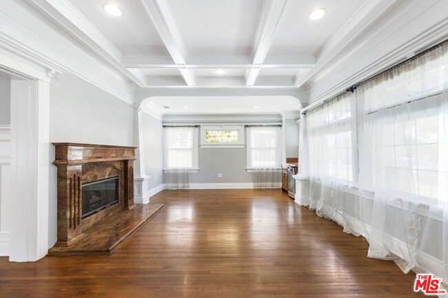 Building Photo - 2230 W 30th St