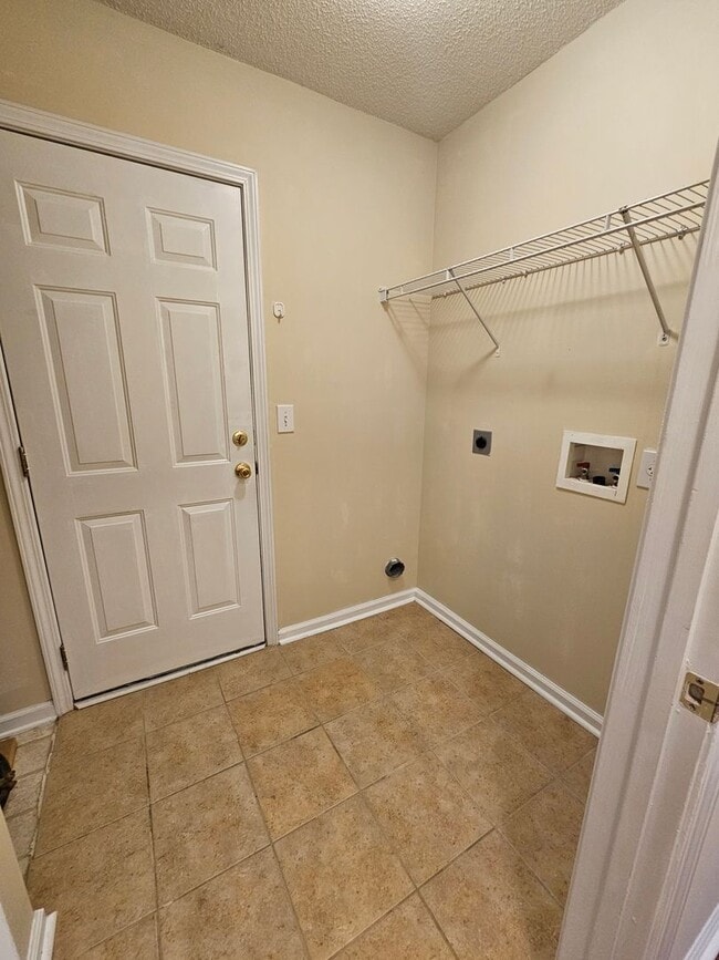 Building Photo - Home in Tall Pines