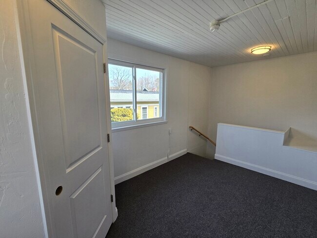 Building Photo - 288 Pleasant St