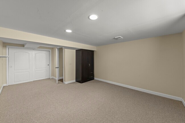 Building Photo - 794 Fairfield Ave