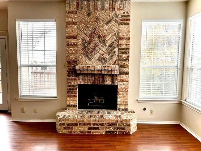 Building Photo - 2904 wren circle