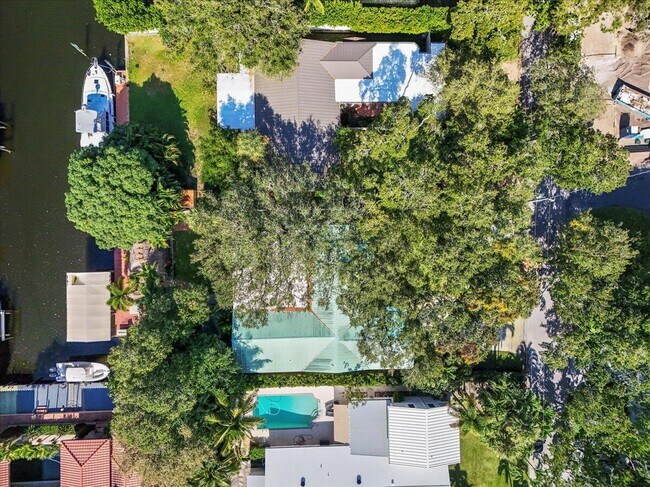 Building Photo - 12831 Shore Dr