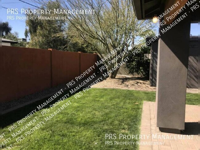 Building Photo - 603 E Solana Dr