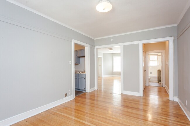 Building Photo - 2212 E 70th St