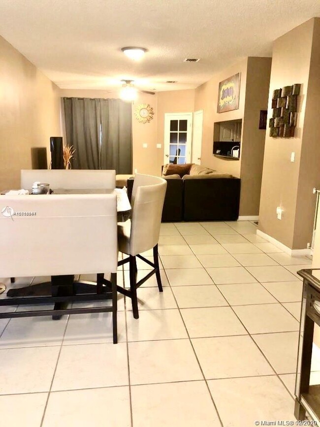 Building Photo - 7692 N Southwood Cir