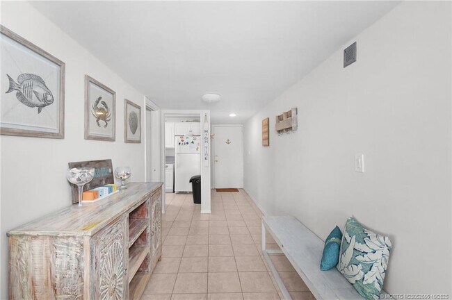 Building Photo - 10044 S Ocean Dr