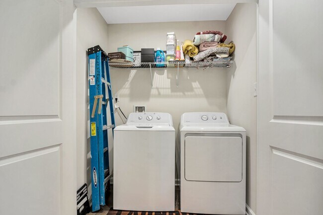 Building Photo - Fully Furnished 3 Bedroom 2.5 Bath Townhome in Williamsburg!