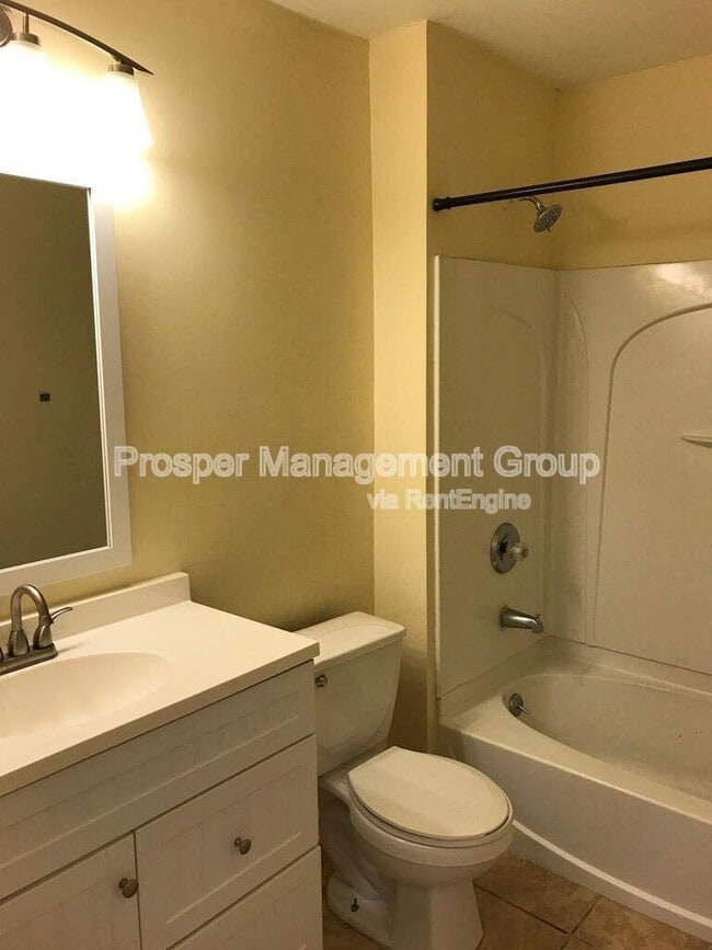 Building Photo - 120 Drake St