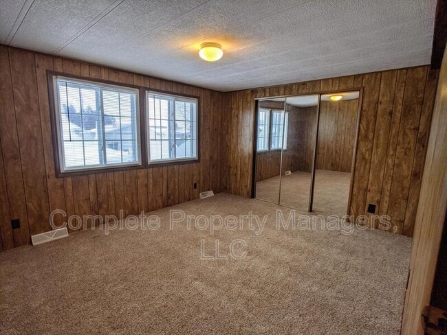 Building Photo - 1101 E 18 1/2 St