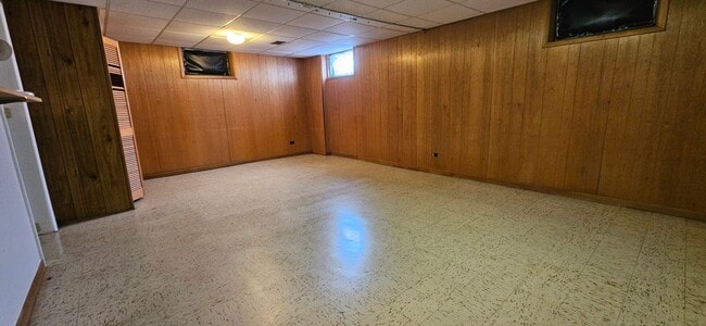 Building Photo - Beautiful Virginia Vale 4 Bedroom Split Level - New Paint, Carpet, Blinds - AVAILABLE NOW!