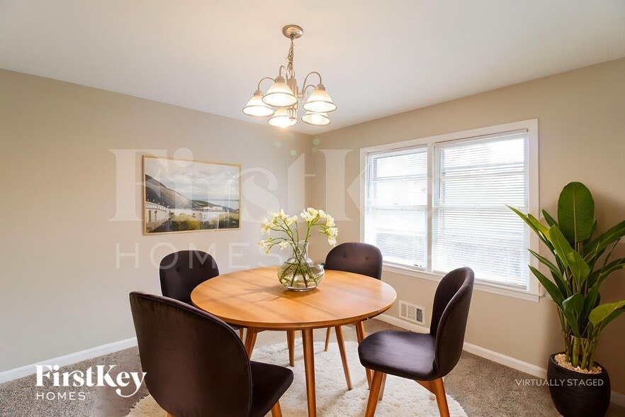 Building Photo - 2672 Lilac Dr