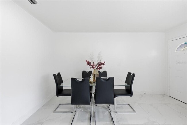 Building Photo - 2521 W Minnehaha St