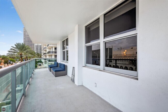 Building Photo - 9511 Collins Ave