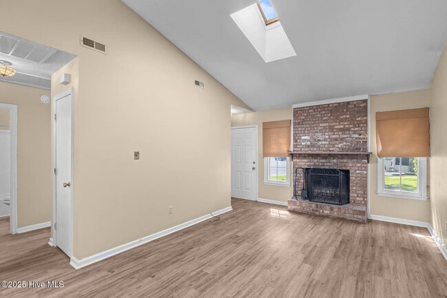 Building Photo - 141 Pine Crest Dr